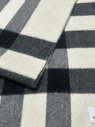 Burberry Reversible Silver Check Cashmere Blend Scarf — thumbnail 3